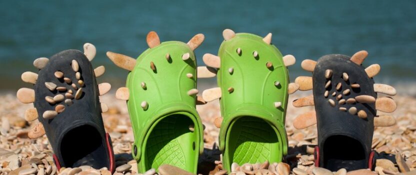Crocs στη δουλεια; Οταν η ανεση συναντα το επαγγελματικο look