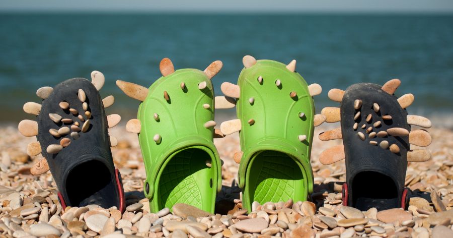 Crocs στη δουλεια; Οταν η ανεση συναντα το επαγγελματικο look